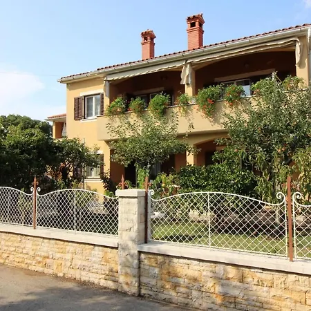 Apartman Licardo Near *